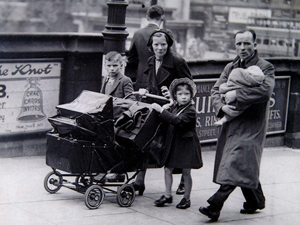 Off on their hols... (Print 2156267)