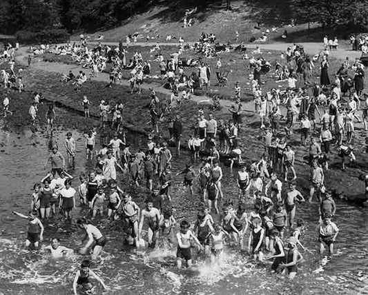 A bigger splash (Print 1934 GLASGOW LIDO)