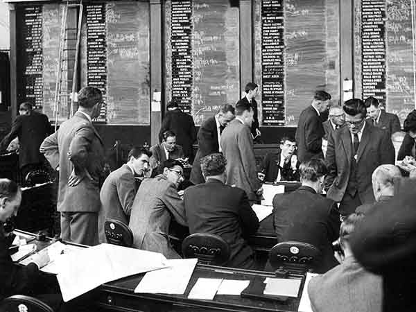 Stocks and shares (Print 1962 Stock Exchange)