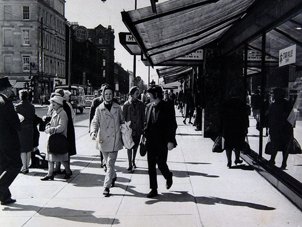 Sunshine shopping (Print 2427139)