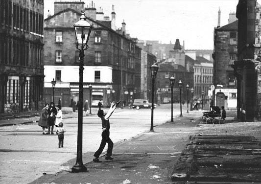 Ref 1069 - 1964 - Gorbals Street Scene
